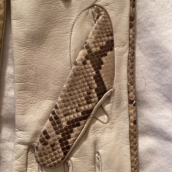 NEW SAKS FIFTH AVENUE genuine leather GLOVES w/silk lining sz 7 ITALY - Picture 4 of 10